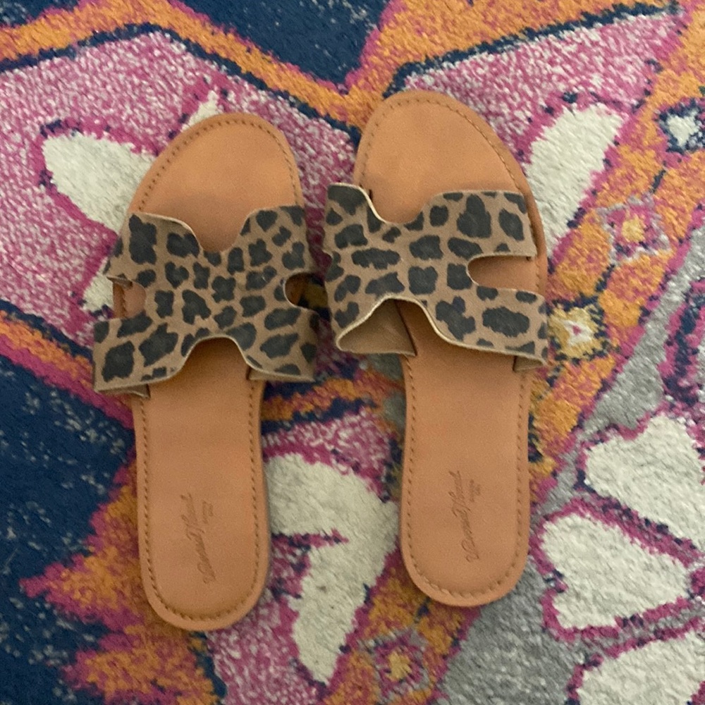 Universal threads leopard sandals